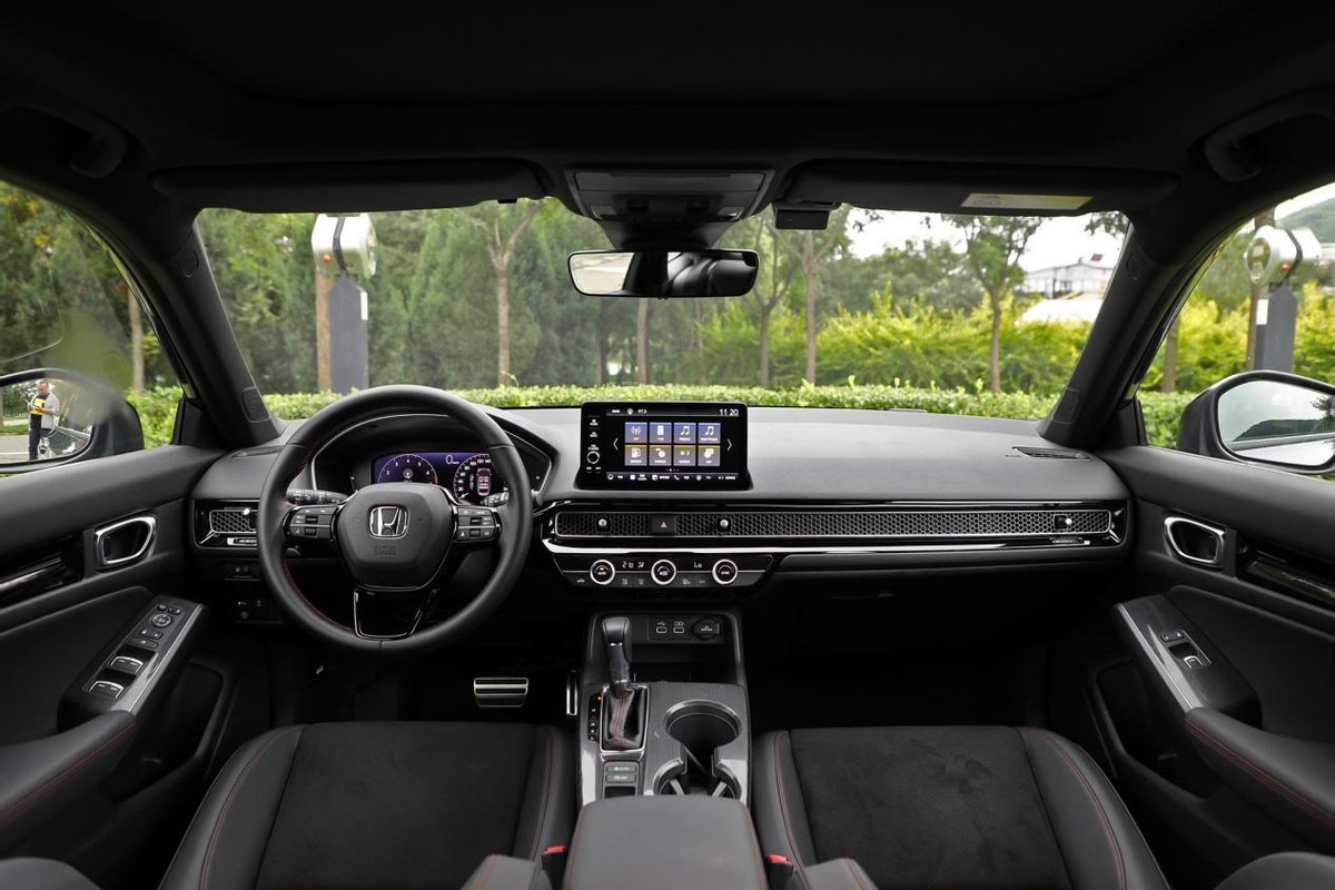 第11代雅阁出来了大号思域,雅阁和11代思域哪个更值得购买