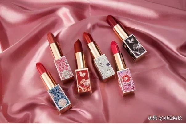 露华浓彩妆测评,露华浓黑管225和红管225的区别