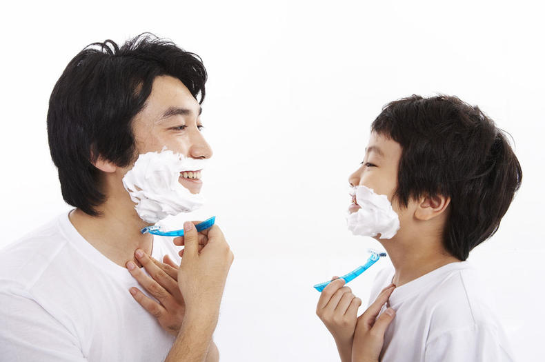 男生多大建议刮胡子,男生多大刮胡子最合适