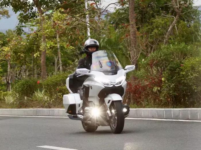 延续四十余载霸主,骑售价45.8万的本田金翼是怎样一个体验!