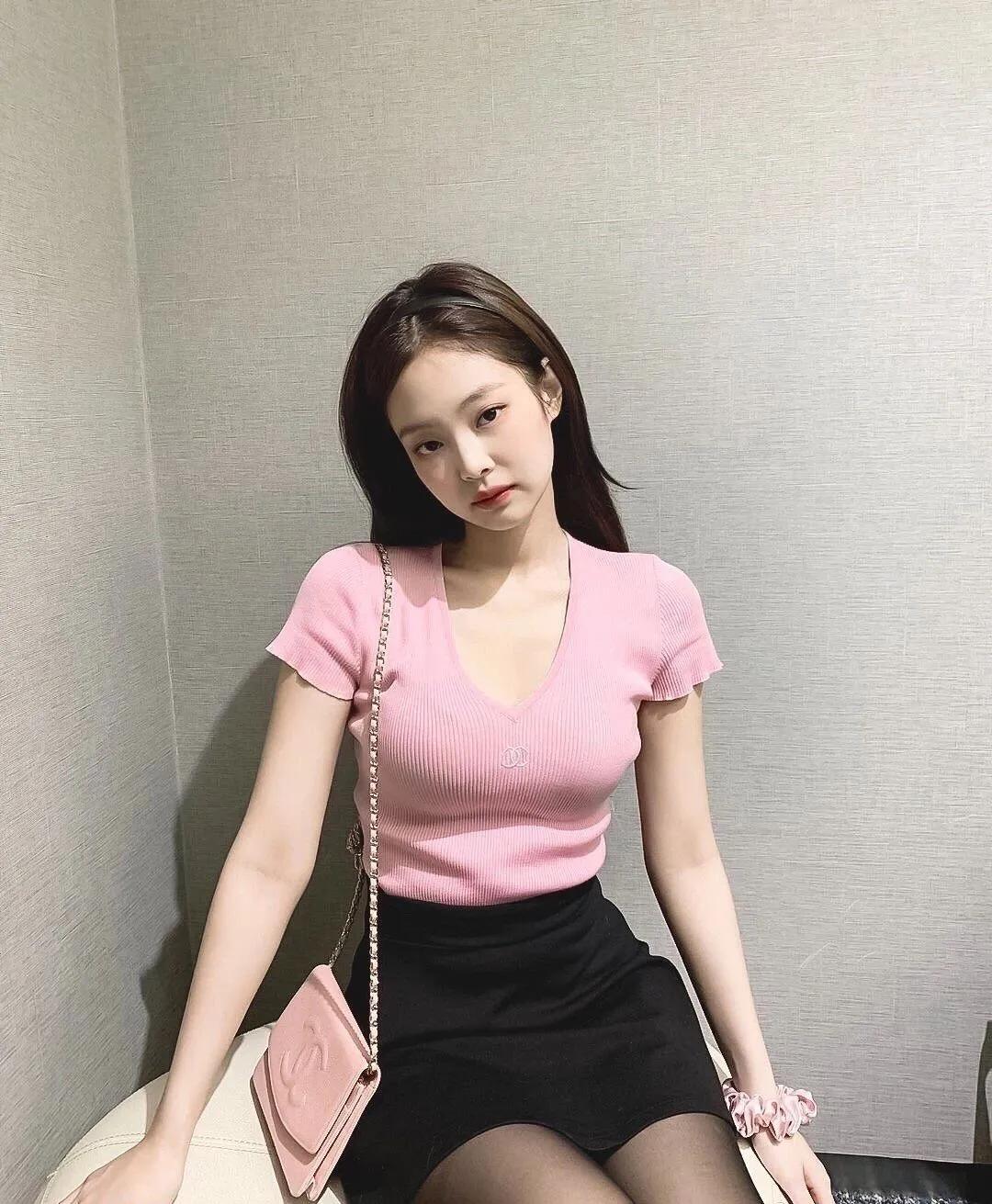 粉墨富婆再添一锤，Jennie穿的香奈儿全是有钱都买不到的绝版货？