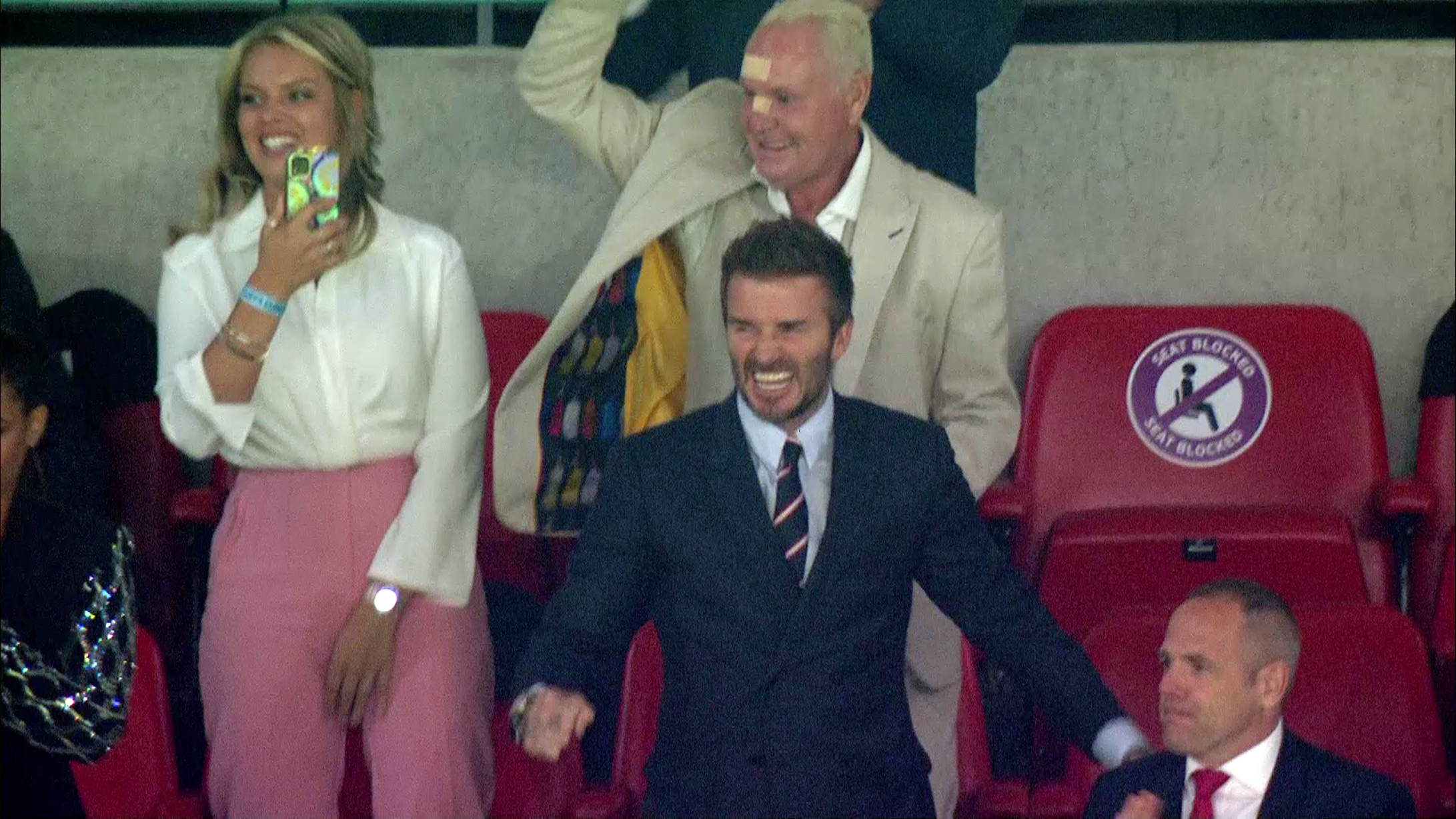 欧洲杯半决赛英格兰2比1绝杀丹麦,丹麦英格兰最新比分