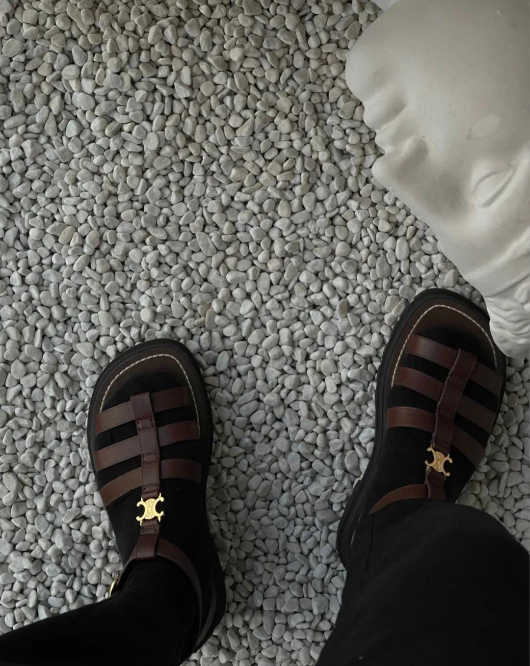 丑到极致的罗马凉鞋,丑到爆的露趾凉鞋怎么穿