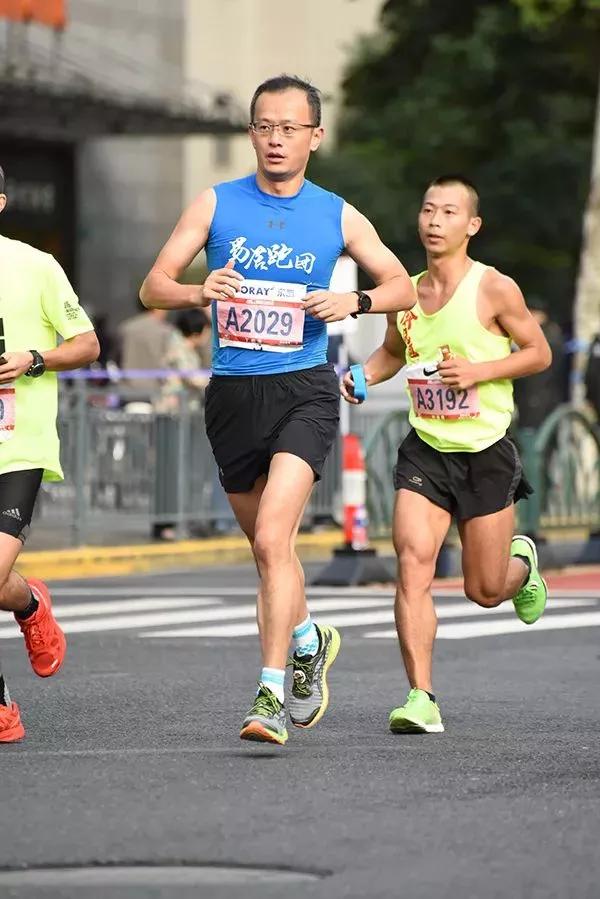 王石说疫情,69岁王石玄武湖晨跑5公里