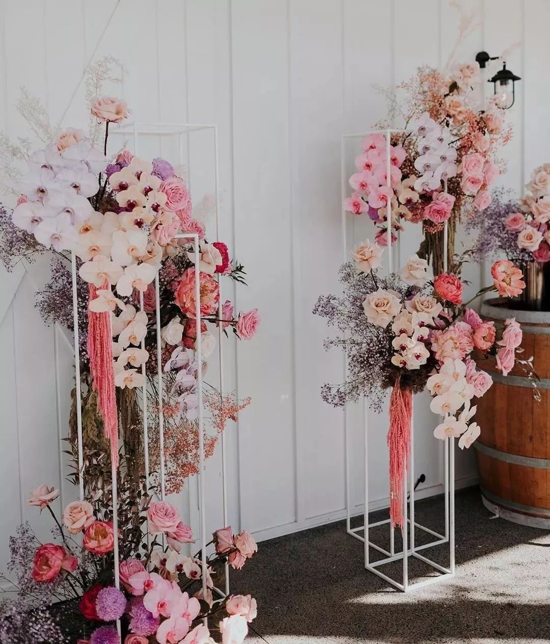 鲜花店日常换水整理花材,花要不要经常换水