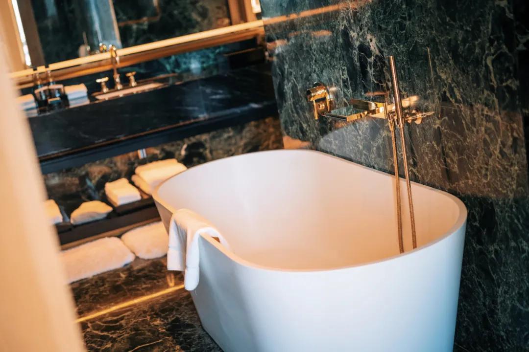 鍗庡皵閬撳か鐧惧勾缁忓吀,鍗庡皵閬撳か鐧惧勾鐢垫