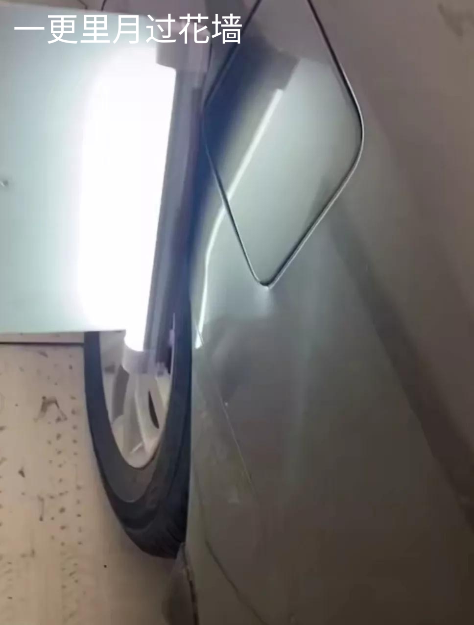 新车后翼子板被撞变形换还是修,汽车后备箱盖撞了怎么办