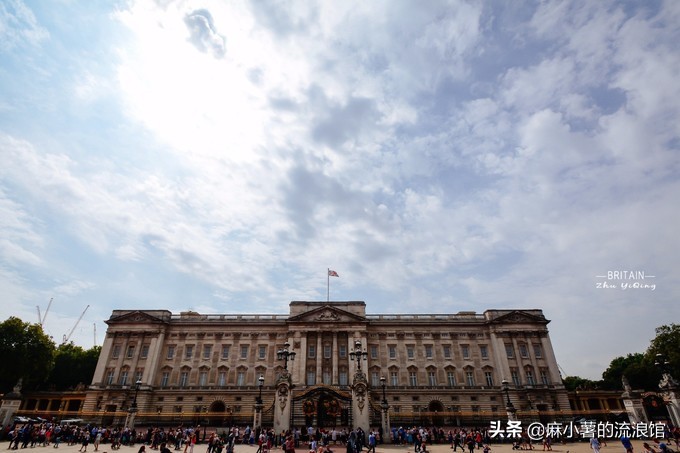 白金汉宫是英国的,英国王室齐聚哀悼女王白金汉宫