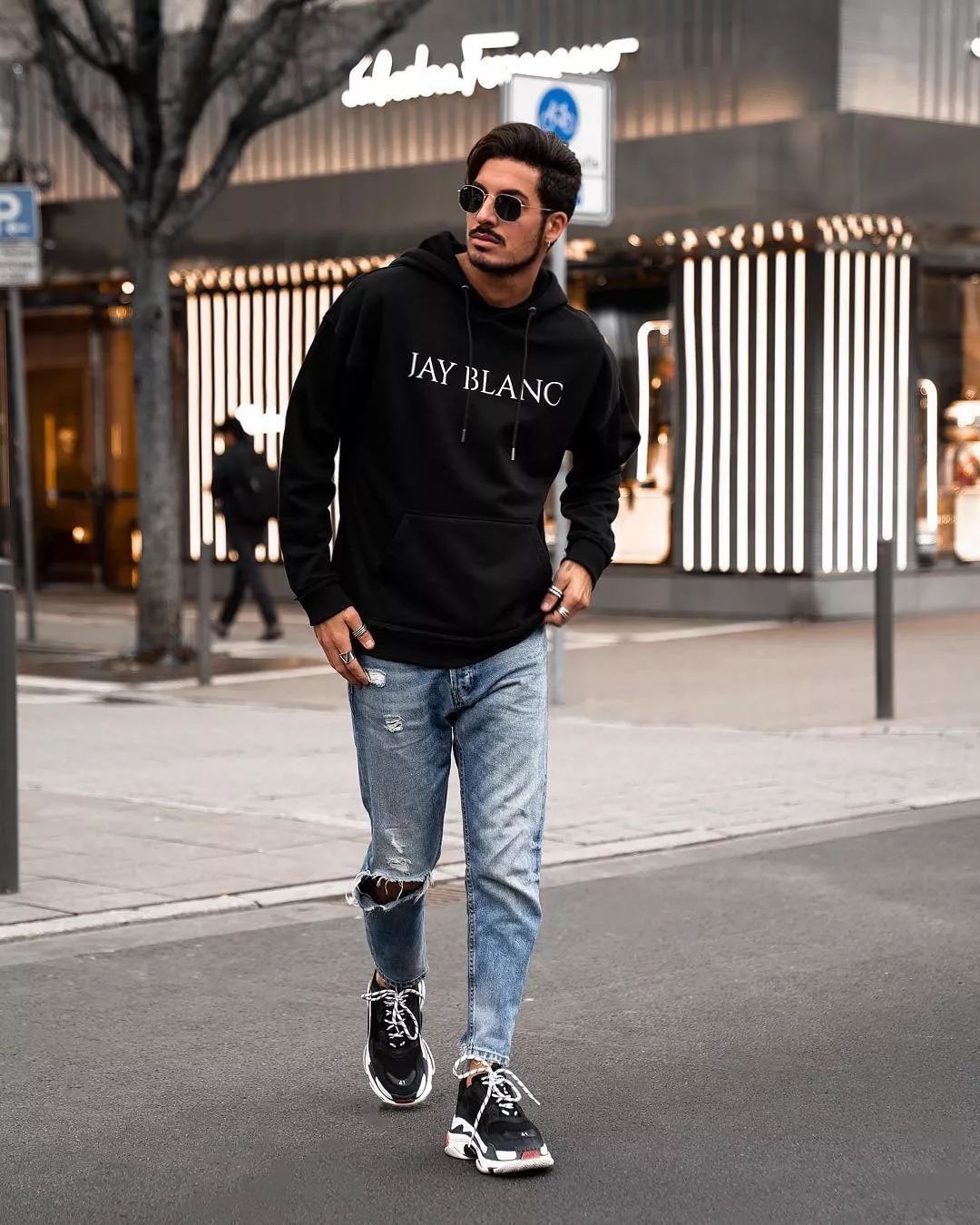 牛仔裤搭配鞋子女秋冬,秋冬怎么选牛仔裤