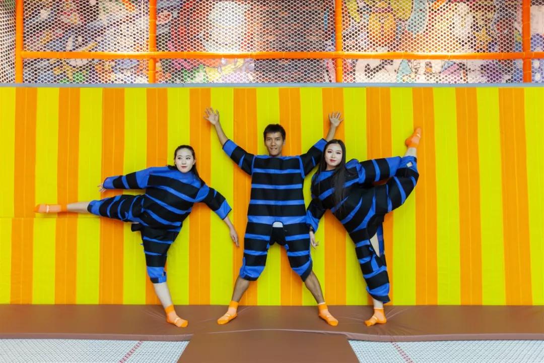 天津欢乐谷外面图片,天津欢乐谷2021万圣节灯光秀