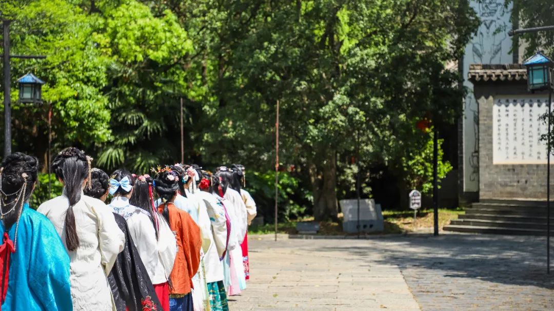 南京汤山哪里可以玩皮划艇,汤山矿坑公园三叠湖皮划艇