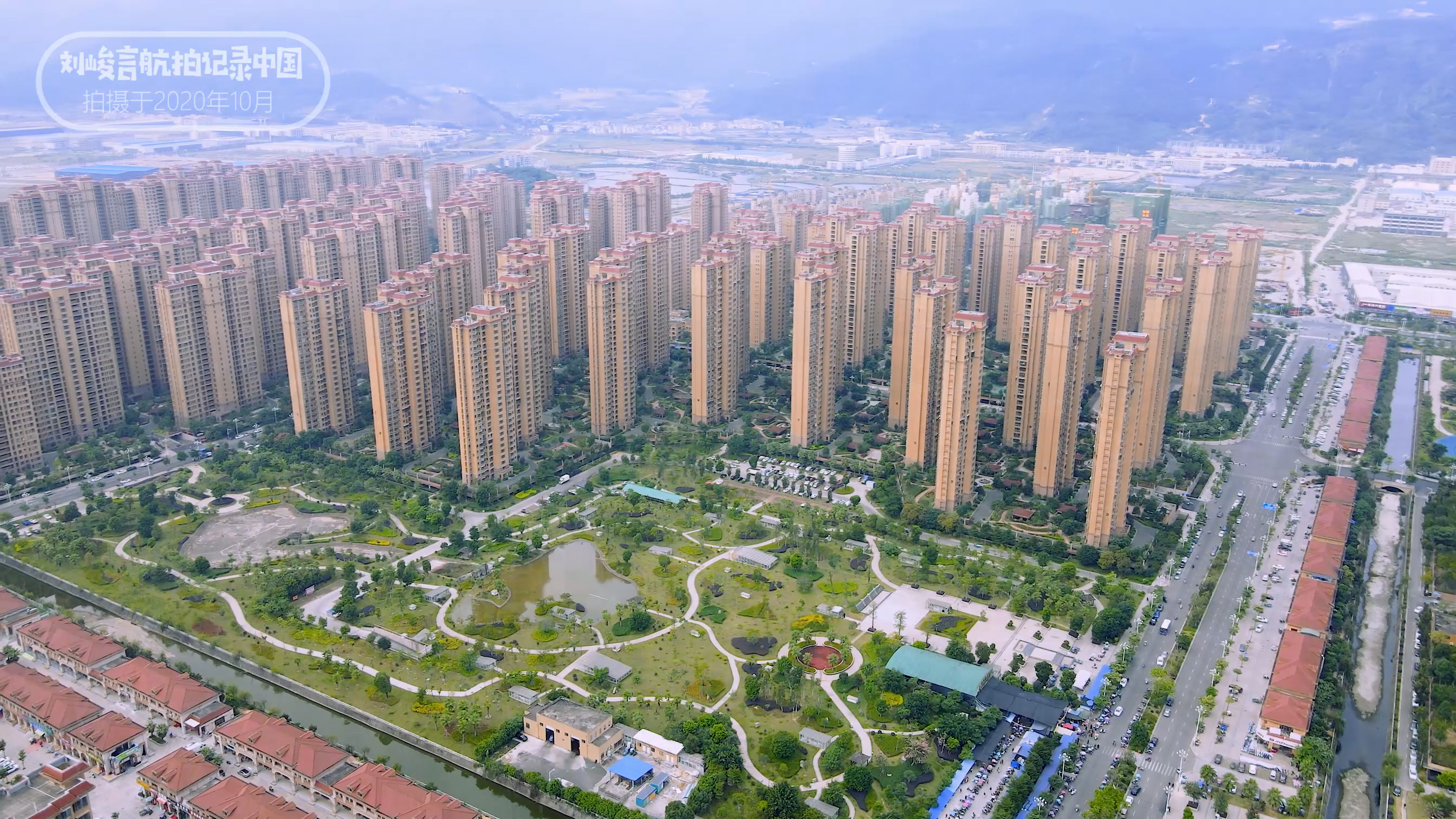 罗源这个小区的面积比城市还要大海景及高铁傍身却依旧空空荡荡