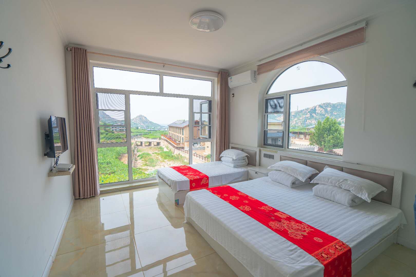 秦皇岛葡萄小镇农家院,昌黎葡萄沟吉祥吃住一体农家院