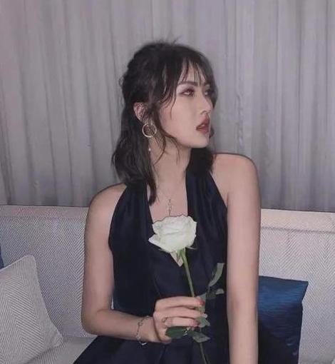 华为小公主：哈佛学霸不当赌王儿媳妇，和王子翩翩起舞组千亿女团