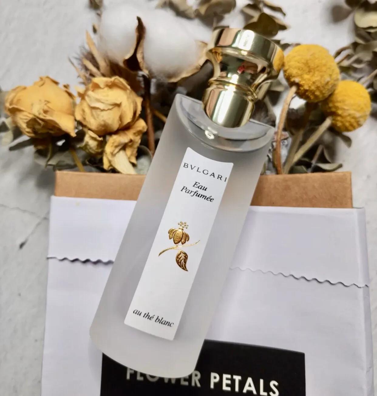 喷一些清新又好闻的香水,喷很多牌子的香水