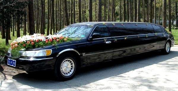 租婚车队一辆劳斯莱斯一天多少钱,豪华婚车到哪里买