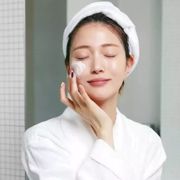 王鸥的气质和魅力是靠她的着装吗,王鸥私服明媚又惬意又优雅的感觉