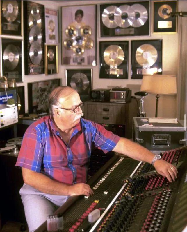 thriller是最畅销的专辑吗 (评价thriller这张专辑)