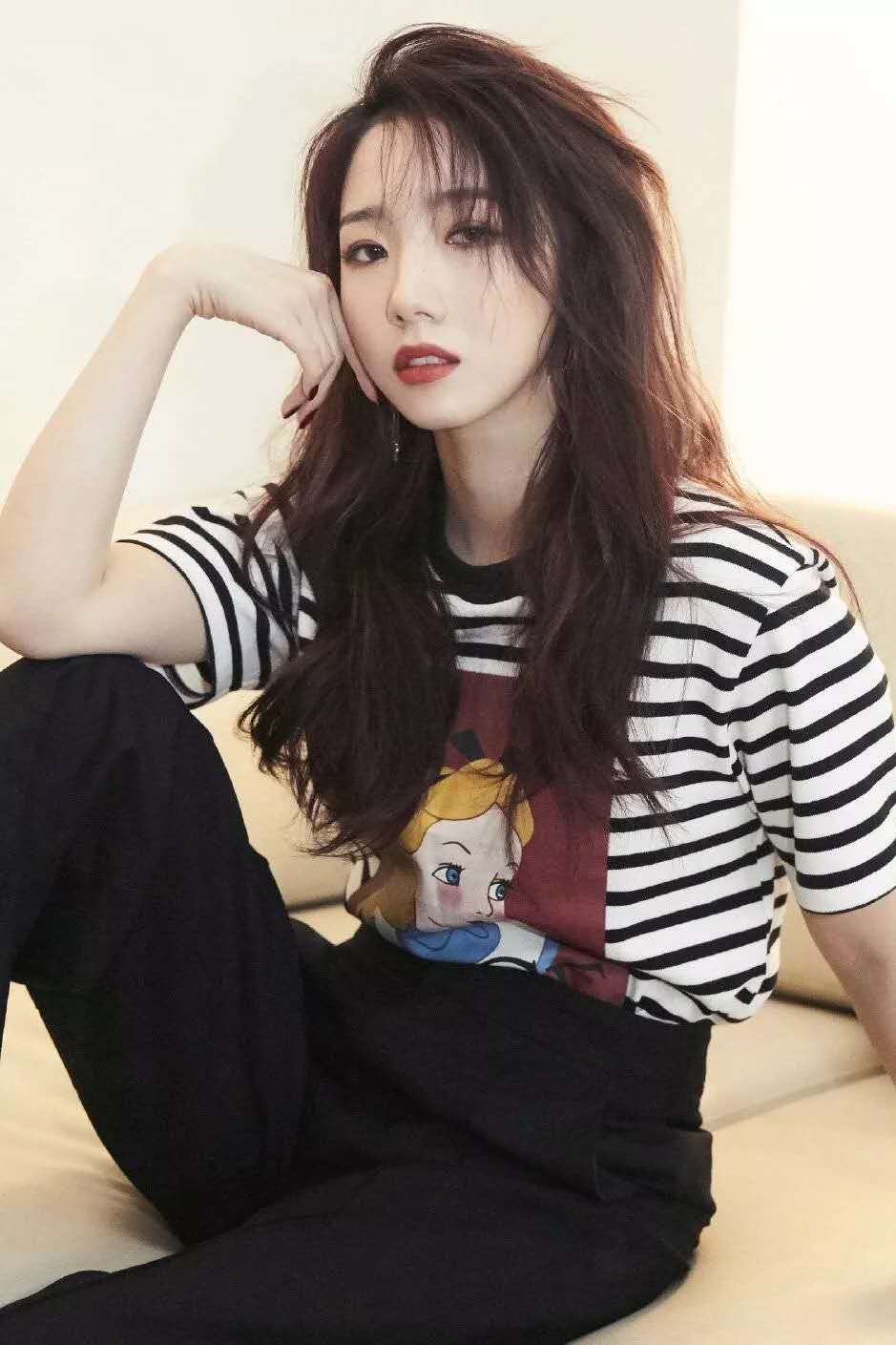 女明星们都穿的什么t恤,今年爆款t恤女