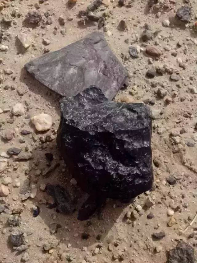 戈壁玉与戈壁石的区分,戈壁玉和戈壁石的区别