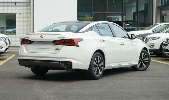 2022款第七代东风日产天籁劣势,2.0自吸日产天籁测评