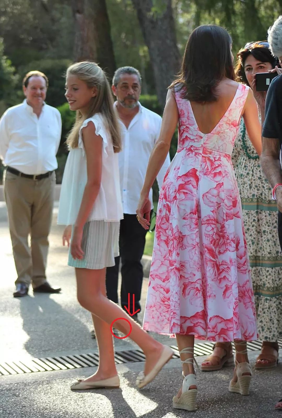 西班牙公主索菲亚越来越漂亮,西班牙索菲亚公主腿伤