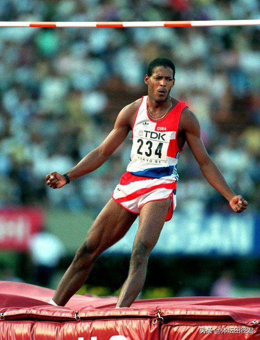 他又一次刷新了全国的跳高纪录,打破世界跳高纪录的中国第一人