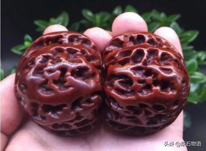 盘了几年的核桃被吃了,盘了很久的核桃被吃了