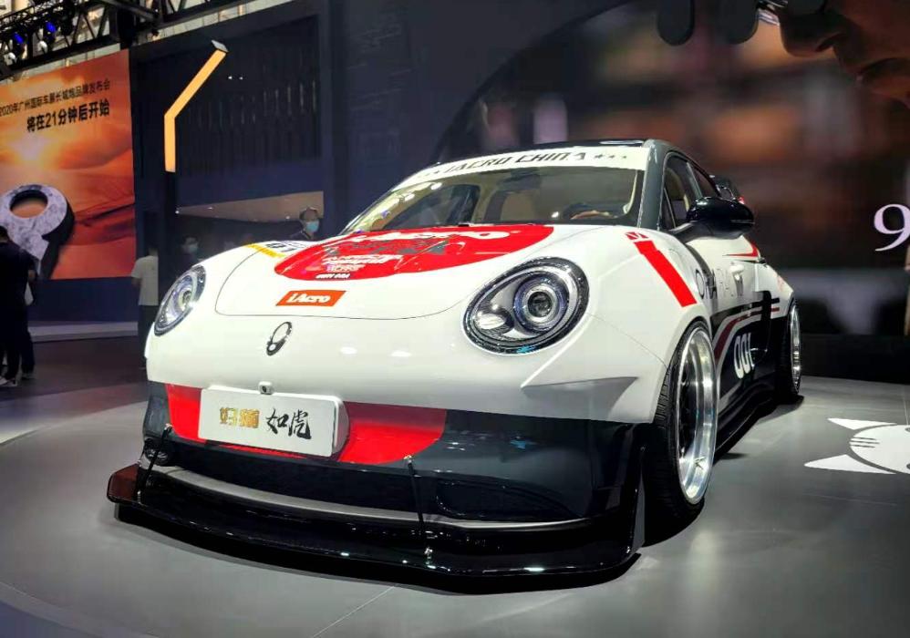 無限版飞度、好猫“如虎”，广州车展新车展台上的改装车也精彩