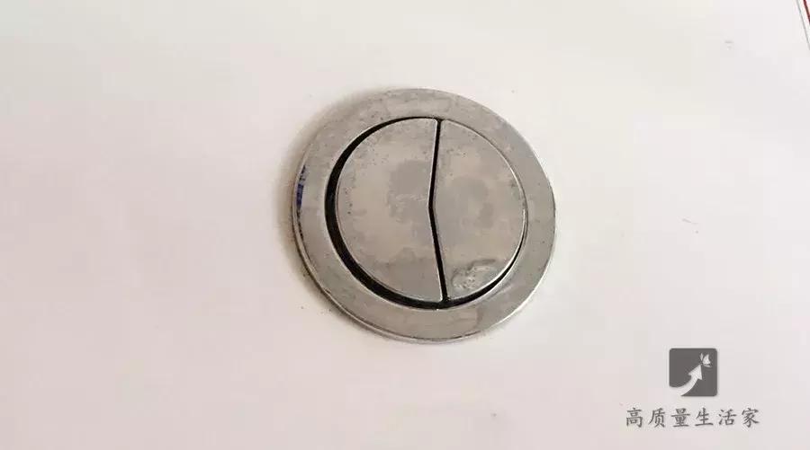 马桶上两个按键正确的使用方法,马桶上一大一小按钮有什么用