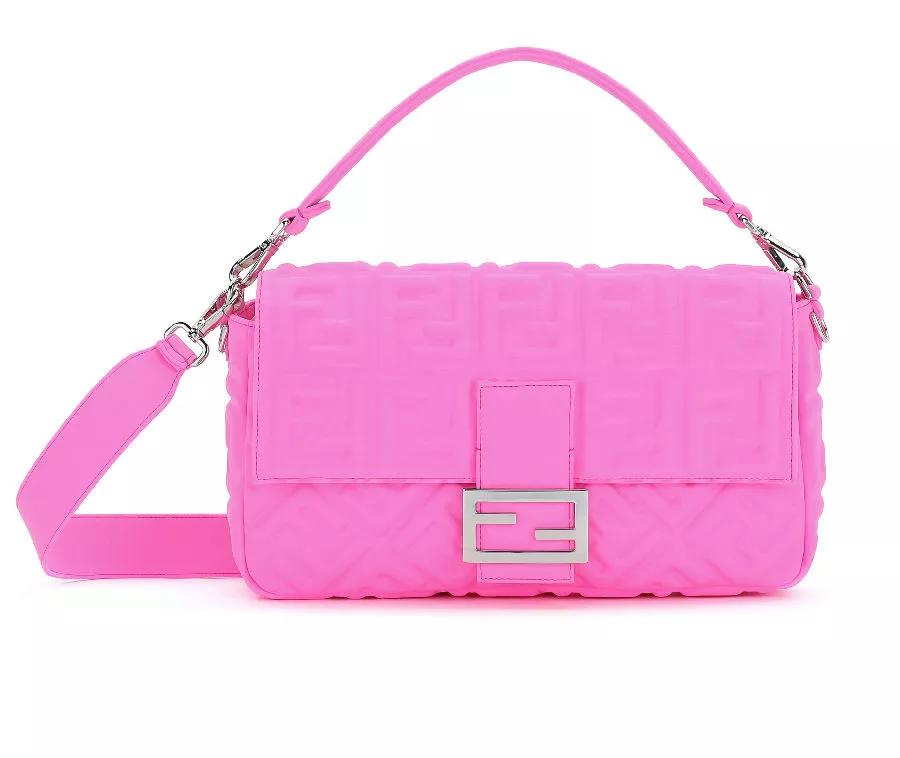 乔欣的包能装下什么,乔欣真的很有钱吗