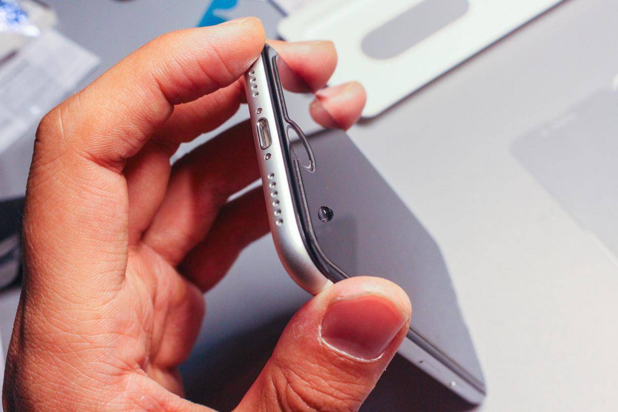 苹果se2代钢化膜推荐,iphonese2超窄边钢化膜