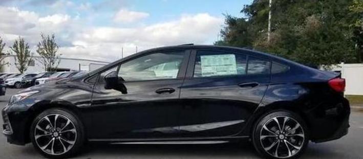 雪佛兰全新科鲁兹rs赛道动态表现,科鲁兹rs1.0t三缸测评