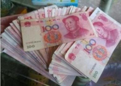 沉迷买彩票欠巨债,沉迷彩票输钱