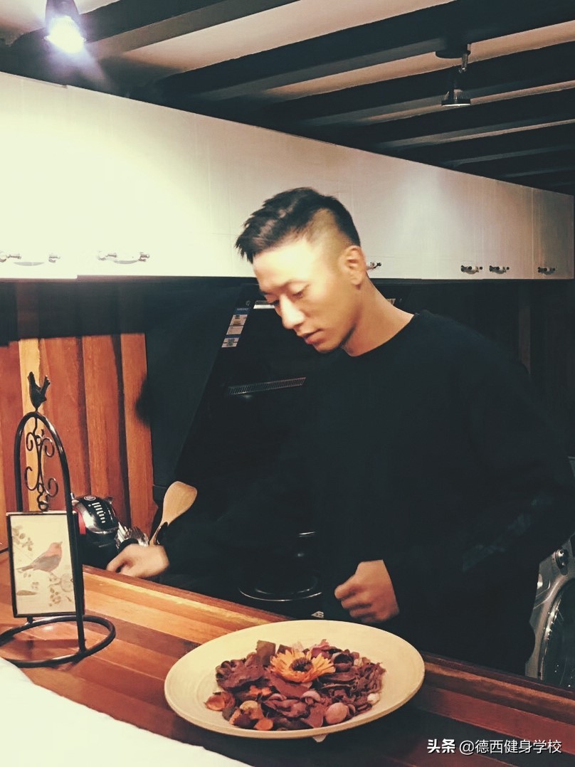 辞去高薪工作健身,辞掉工作去健身房