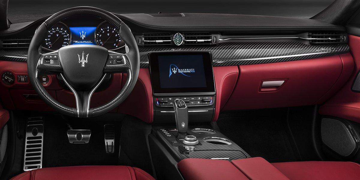 比宝马有档次，豪车中的“C罗”，全系V6发动机，前脸大家都喜欢