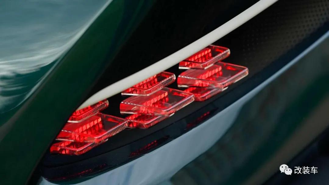 阿斯顿马丁v12超跑,阿斯顿马丁victor售价