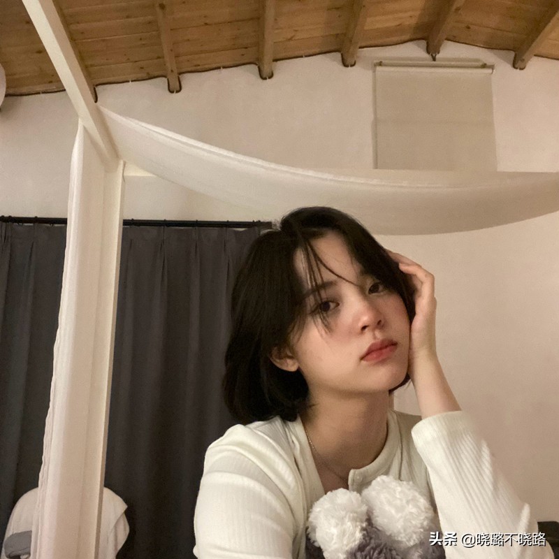 女人40岁以后还是化点淡妆好看,皮肤偏白适合怎么化淡妆