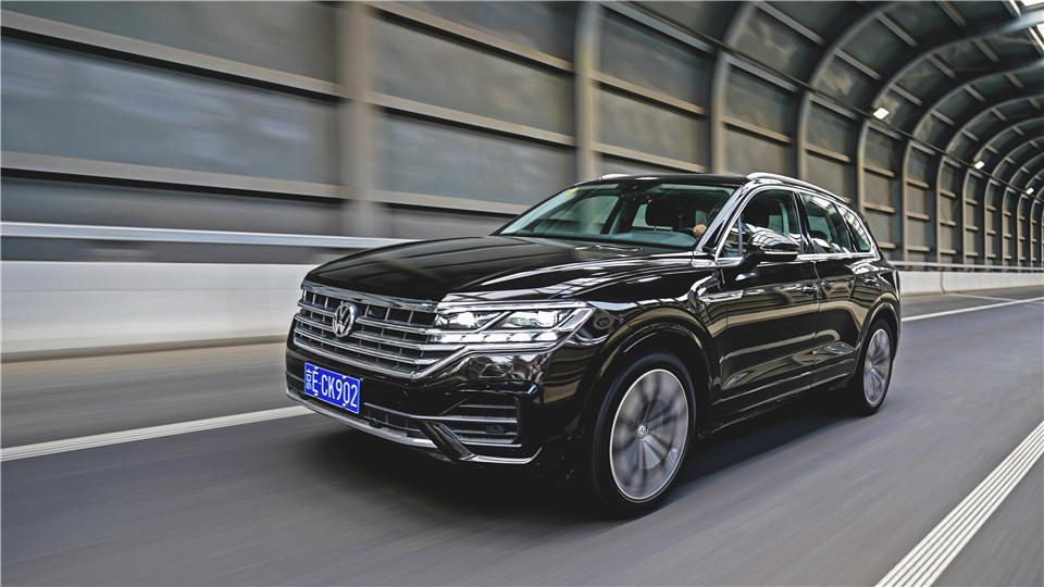 全新一代途锐对比全新一代宝马,全新大众途锐