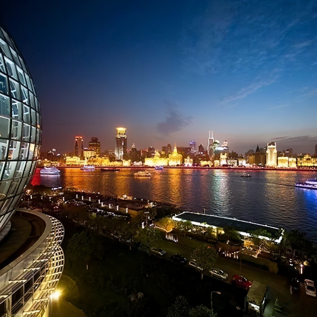 快来！今年在东方明珠塔、国际会议中心、市中心大饭店过年啦