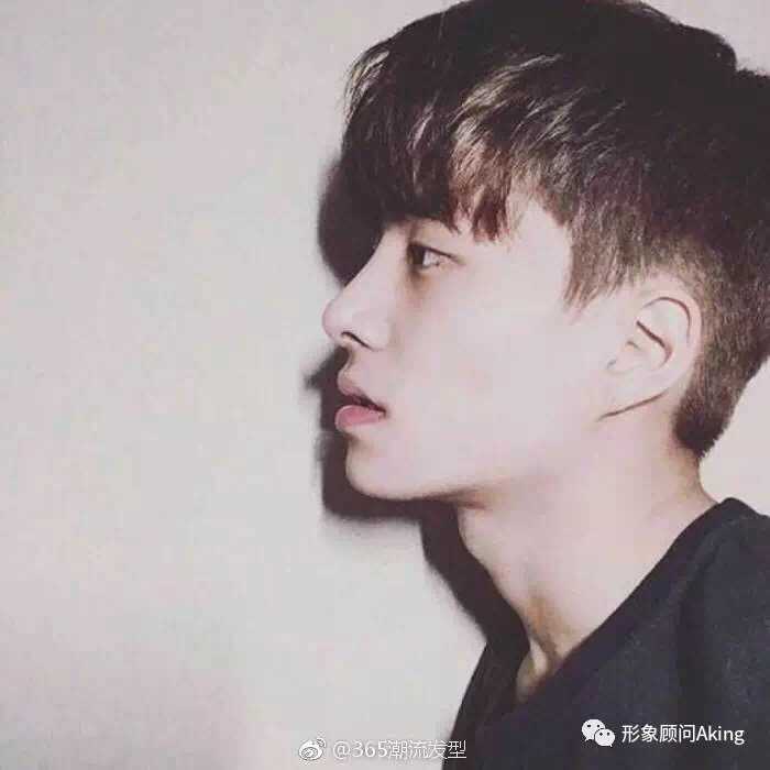 头发两侧炸毛怎么解决,男生头发两侧炸毛一招完美解决