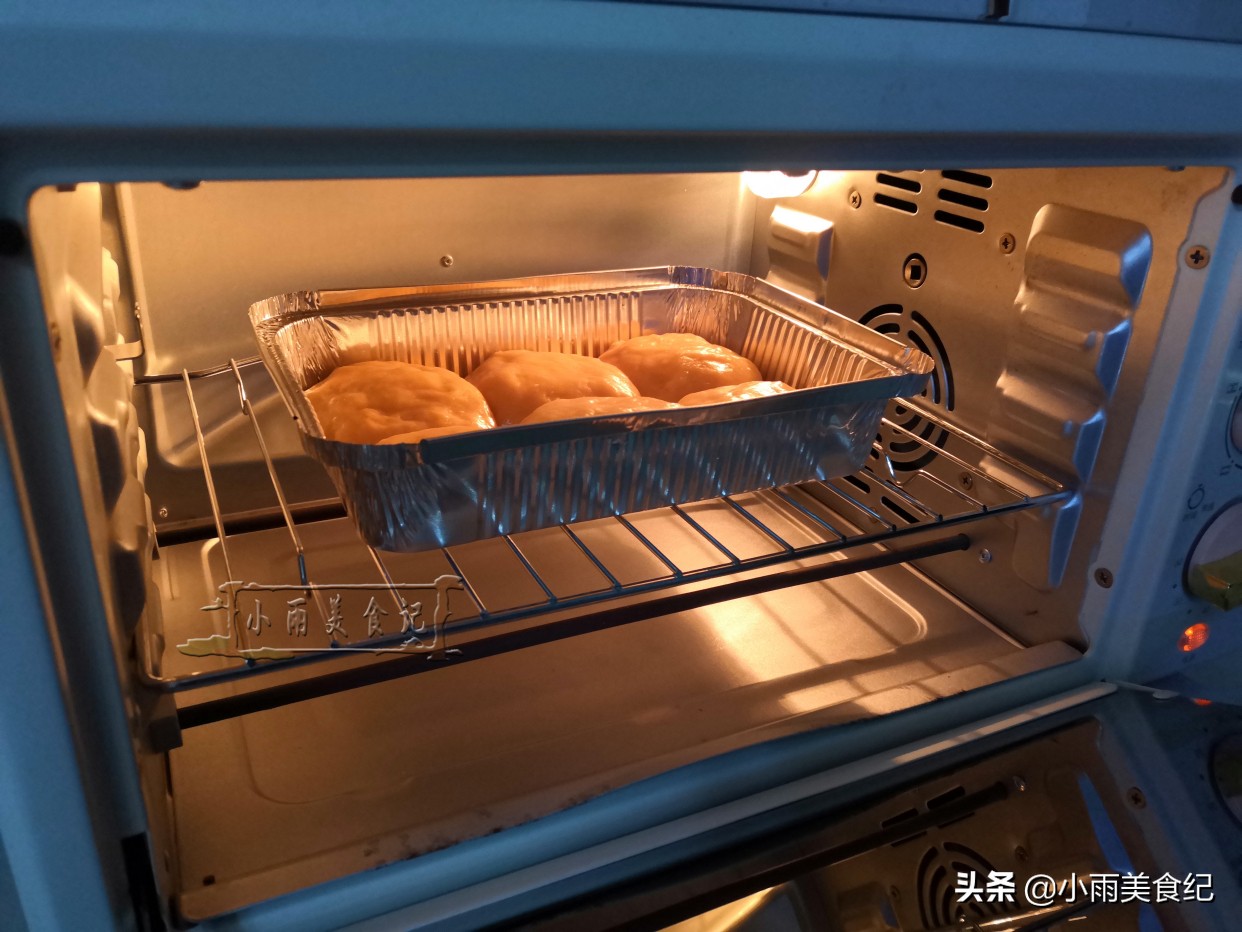 自己在家做烤面包超级简单,烤面包的过程真的很治愈