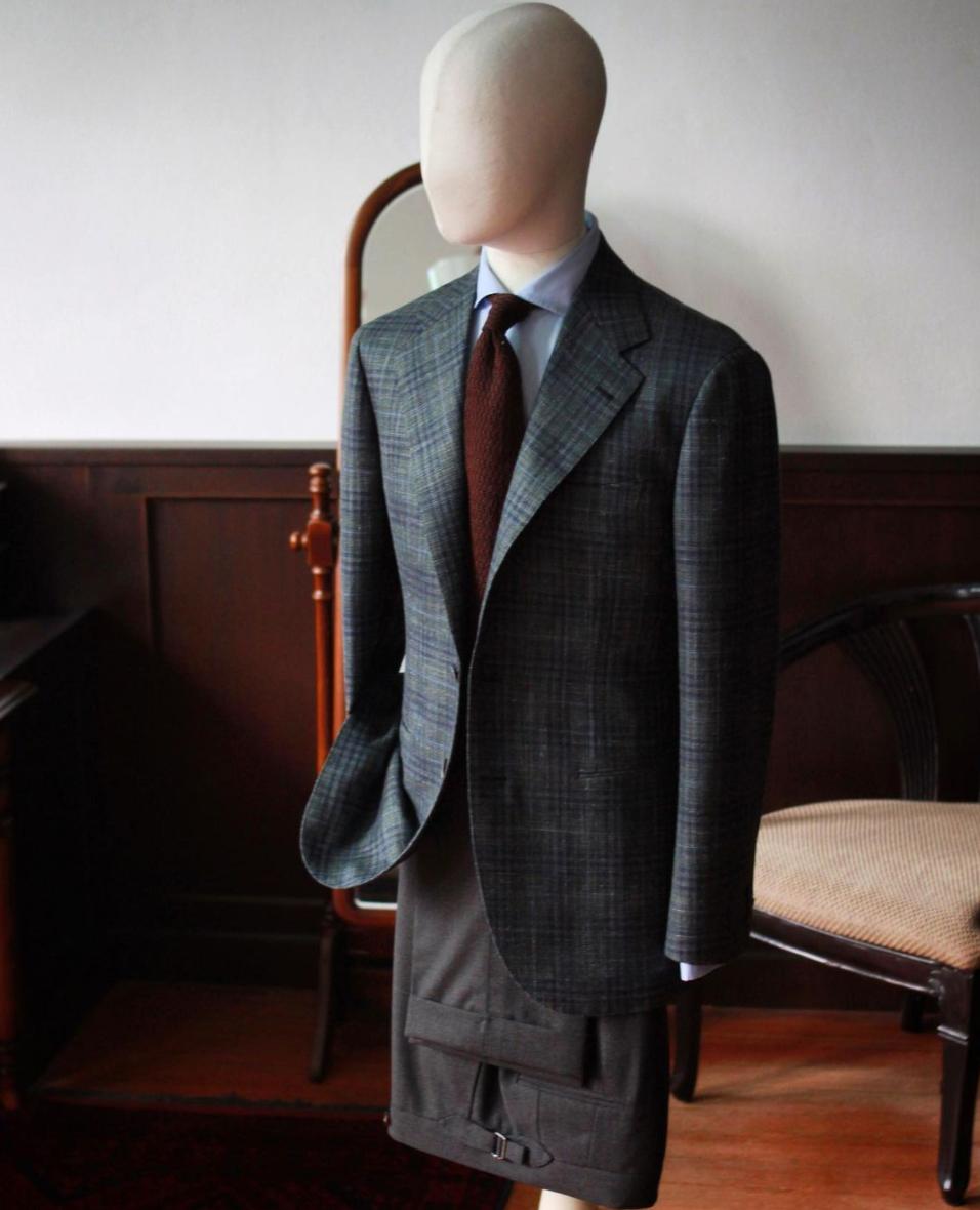 衬衫三大挑选法则解锁春季新时尚,舒适耐穿的基础款长袖衬衫