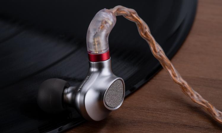 别以价论声！好评度超高的三款耳机，论可玩性，我劝你选索尼