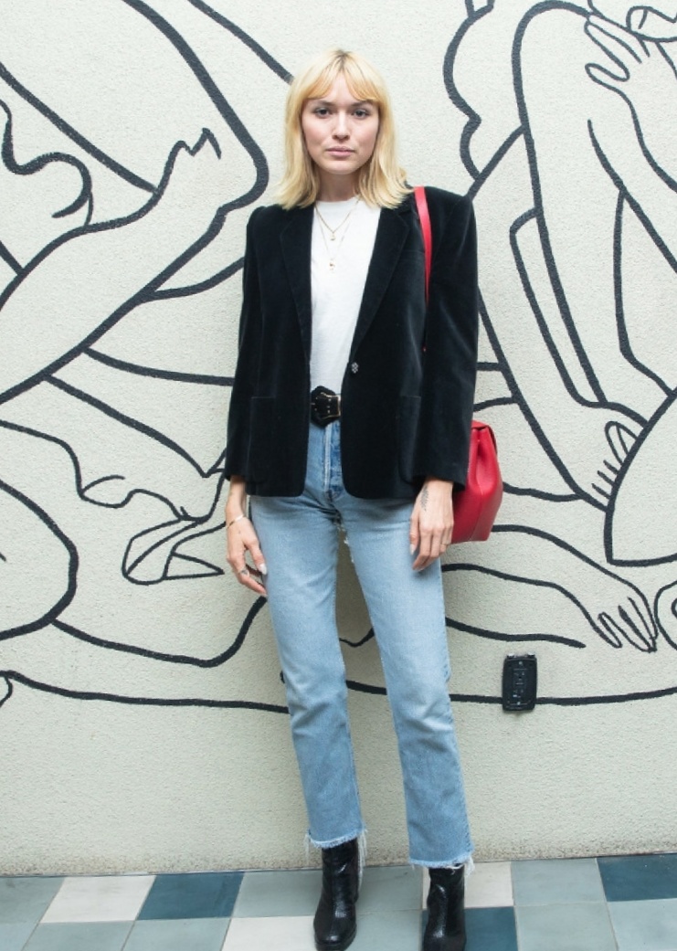 丝绒中长款高级感,今年就穿复古的衣服