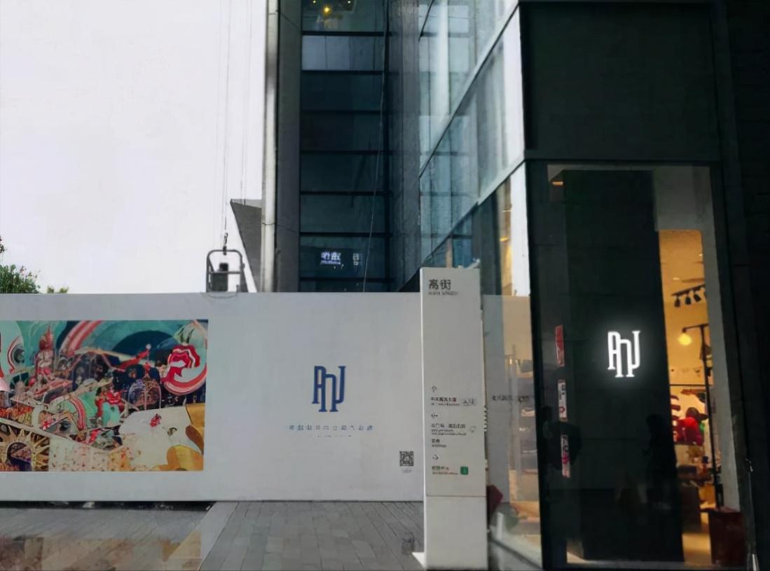 贝克汉姆喜欢穿的足球鞋,贝克汉姆很喜欢穿长袖球衣