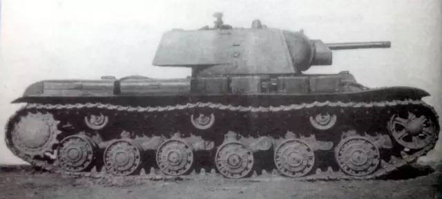 连T-34都不能撼动其地位？承上启下的一款坦克，原型车酷似杂货铺