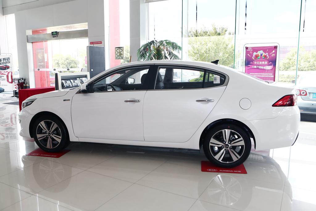 东风悦达起亚凯酷深度静态解析,起亚凯绅试驾评测视频