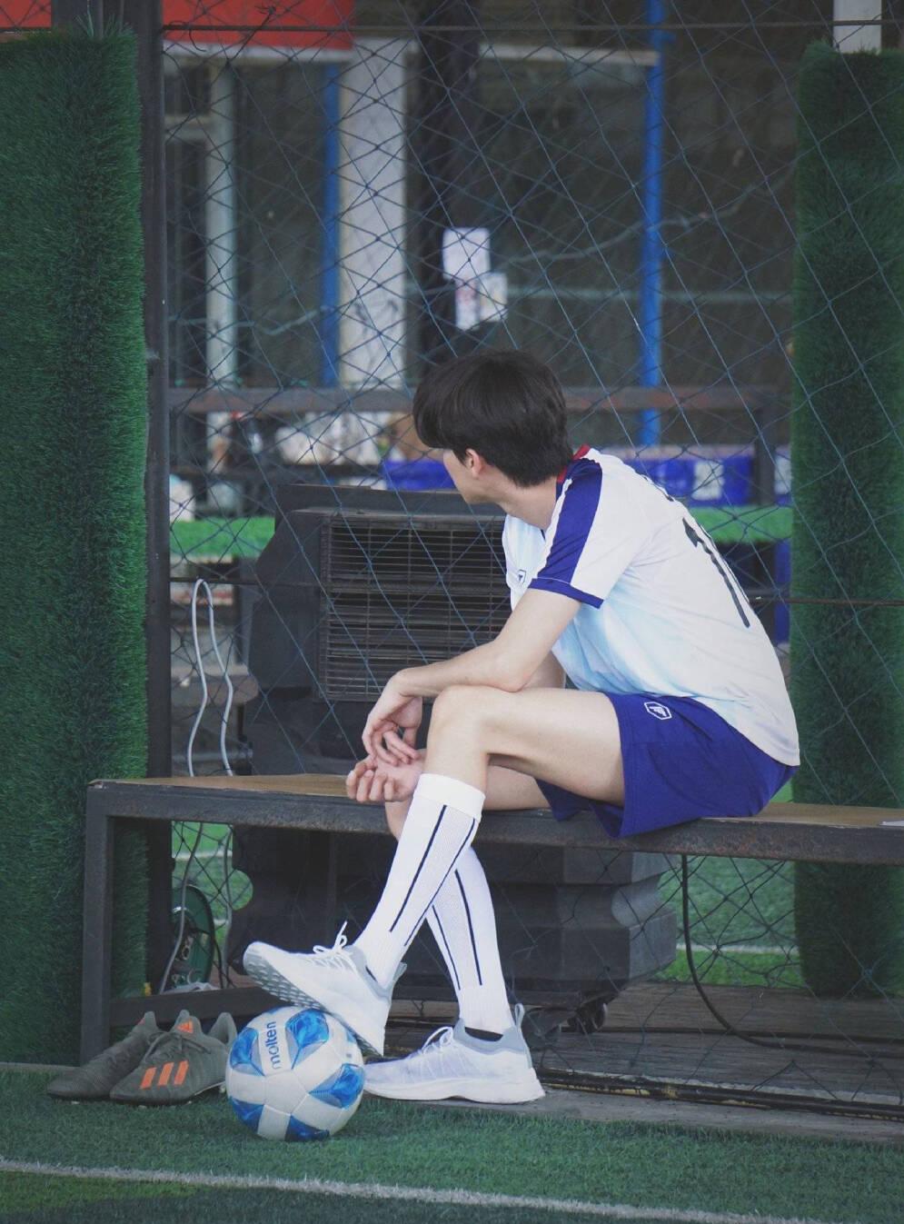 足球少年糕卡娜：热爱足球的他快乐无比