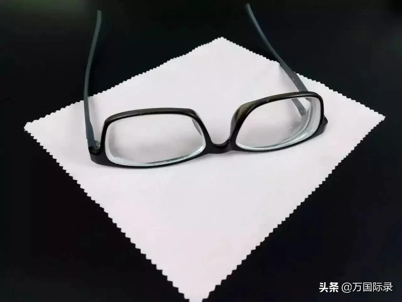 眼镜怎么擦都不干净是镜片很差吗,眼镜怎么擦不容易再脏